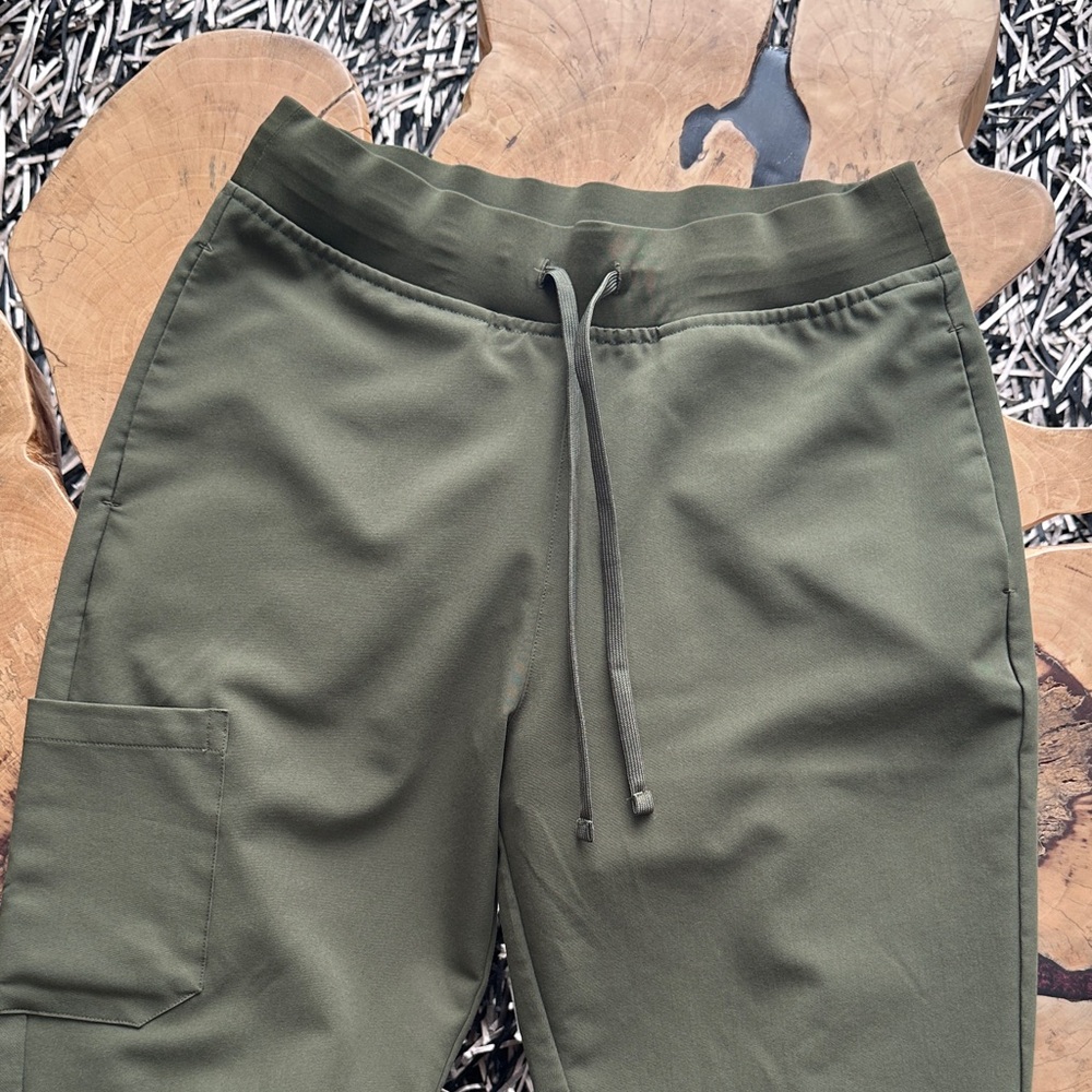 Women's Olive scrub Joggers - Picture 3 of 6